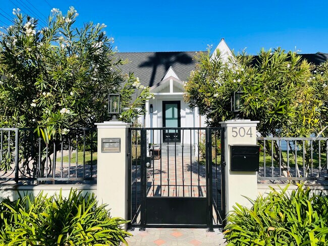 Foto del edificio - 504 FOOTHILL Rd