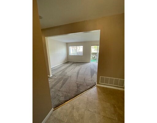 Building Photo - 28 Bayberry Dr