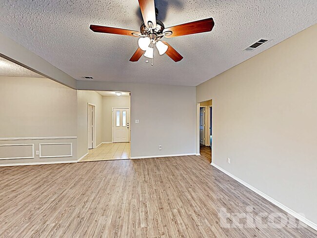 Foto del edificio - 206 Briarglen Dr