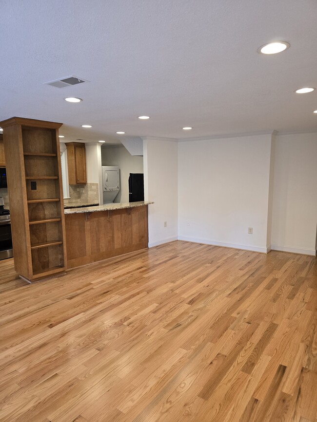 Building Photo - 120 Alden Ave NW