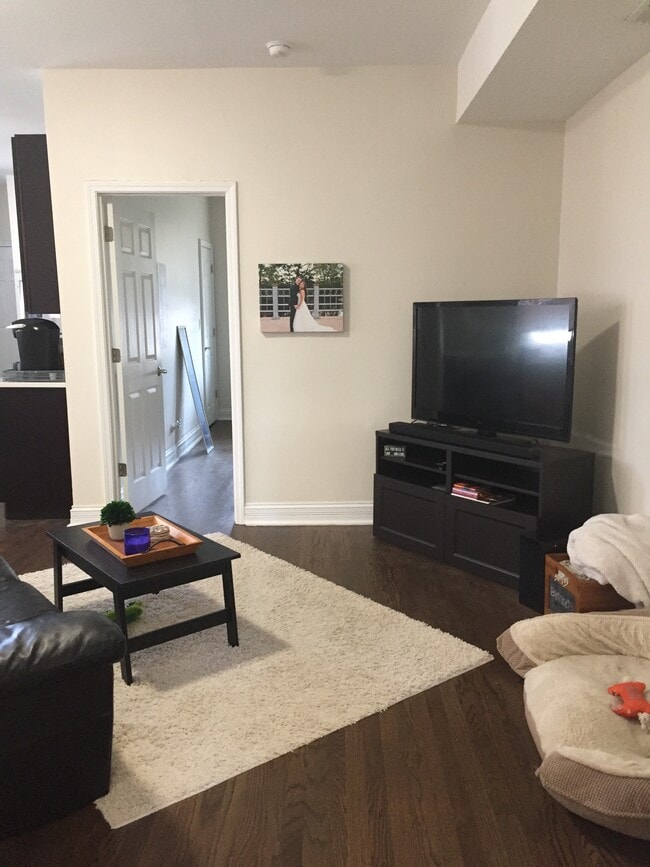 Building Photo - 1307 North Artesian Avenue, Unit 2