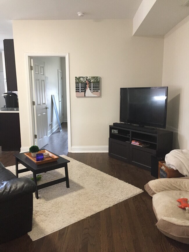 Foto del edificio - 1307 North Artesian Avenue, Unit 2