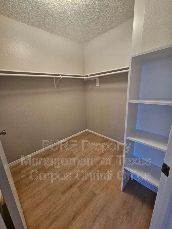 Building Photo - 4023 Oak Bay Dr