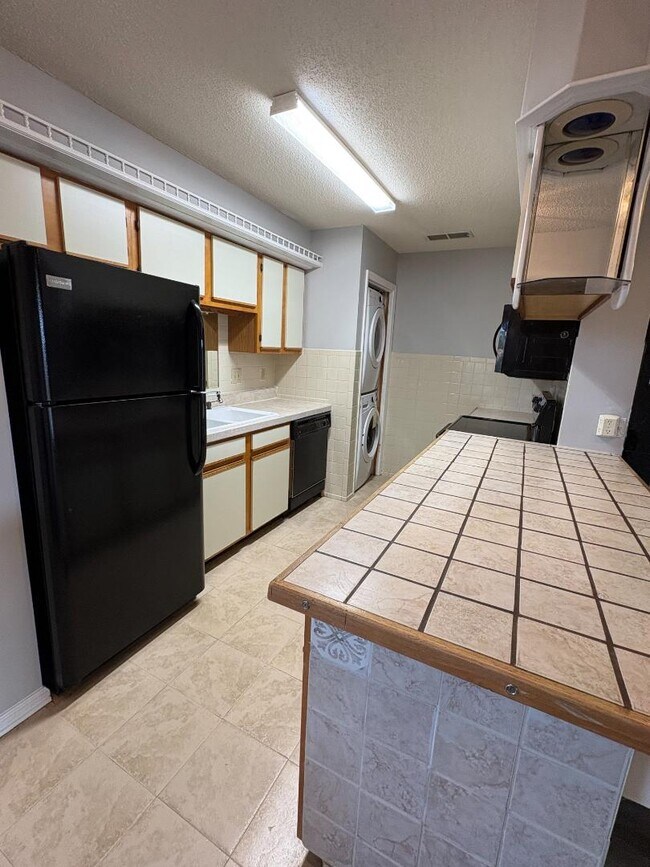 Foto del edificio - 922 Fairwood Lakes Dr