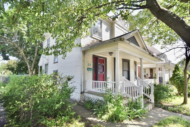 Building Photo - 23 E Parkwood Dr