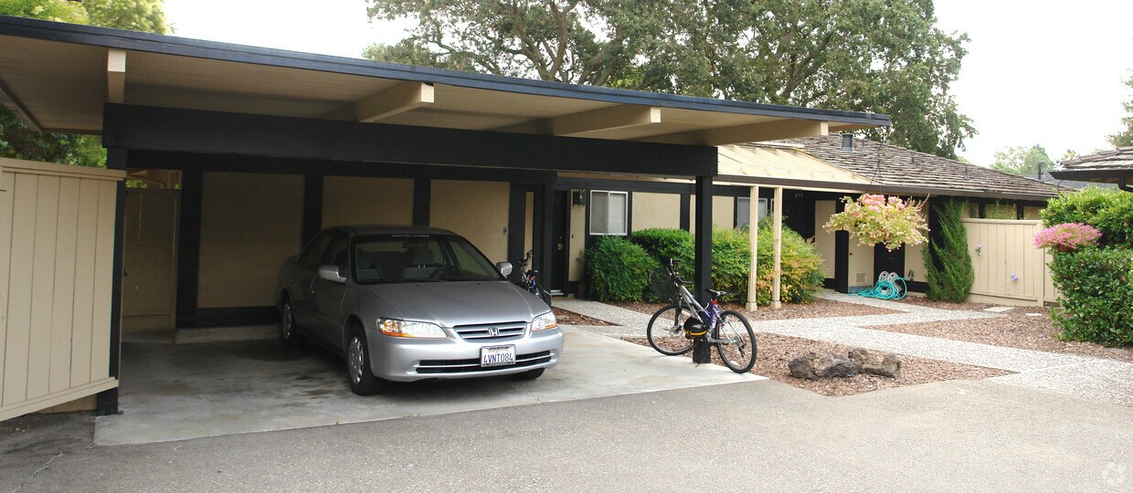 Foto del edificio - 970-972 Almanor Ct