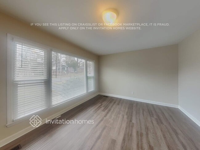 Foto del edificio - 6301 Old Coach Rd