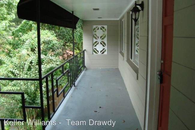 Building Photo - 3200 Fairway Ln