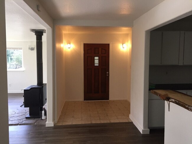Building Photo - 2074