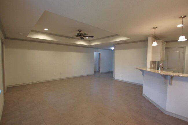 Building Photo - 2 Bedroom 2 Bath Townhome in South Tyler!