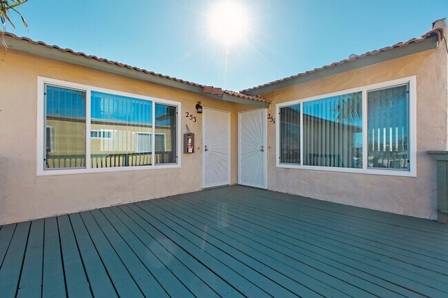 Foto del edificio - 251-255 Ebony Ave