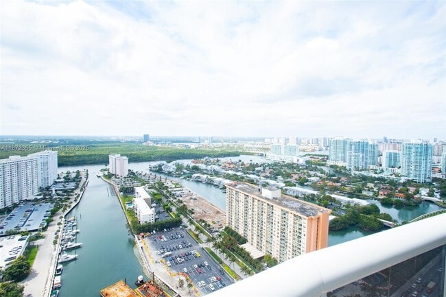 Foto del edificio - 15811 Collins Ave