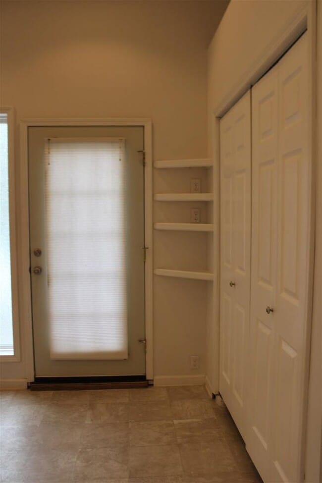Building Photo - 3 Bedroom, 2 Bathroom House!