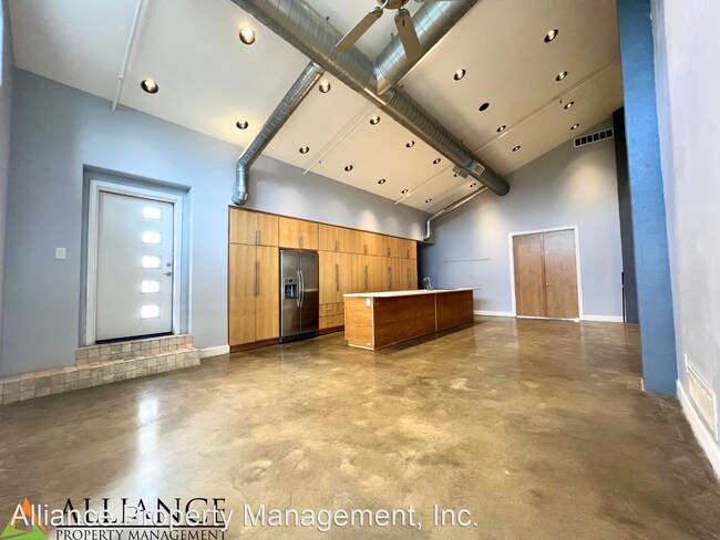 Foto del edificio - 2 br, 2 bath House - 820 N. Manhattan Ave....