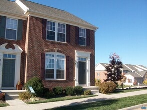 Building Photo - 2100 Lockwood Dr