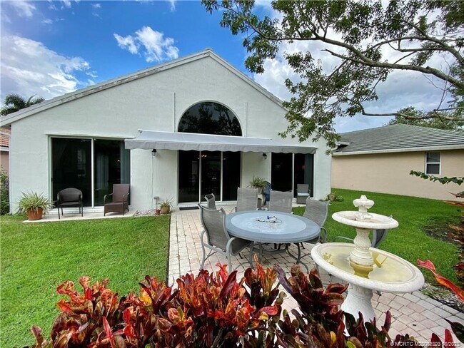 Foto del edificio - 3198 SE Carrick Green Ct