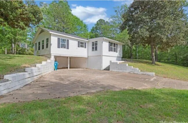 Building Photo - FRESH! Open AND NEAR THE CROSS LAKE BOAT L...