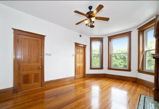 Building Photo - 1518 N Oakley Blvd