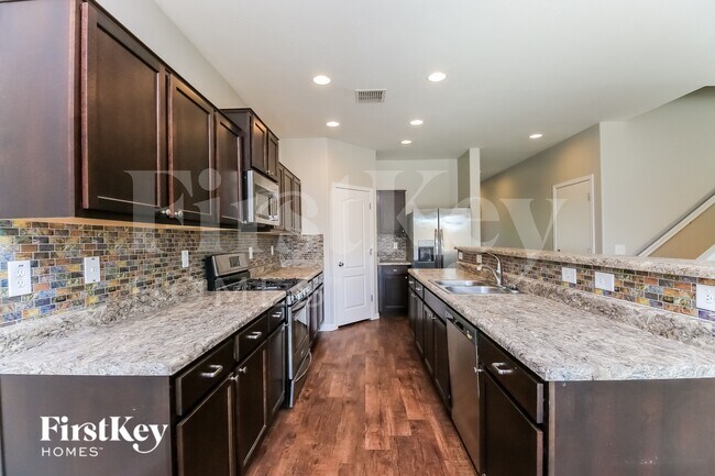 Building Photo - 38137 La Paz St