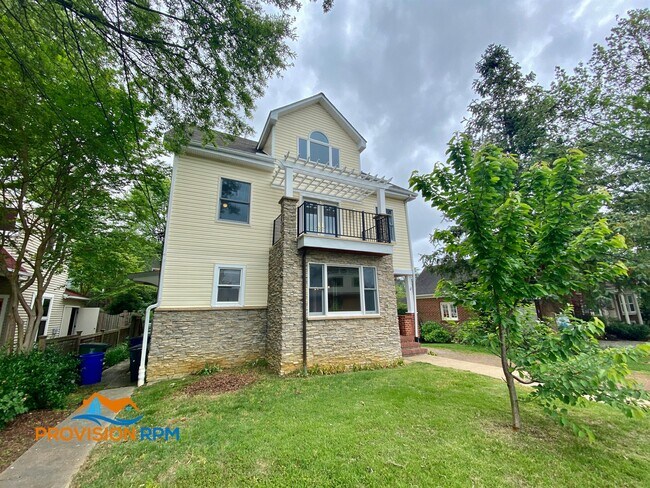 Building Photo - 132 Archwood Ave