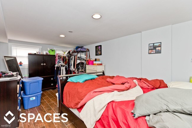 Building Photo - 1 br, 1 bath Apartment - 1743 West Addison #G