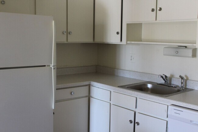 Building Photo - Wonderful 1 BR/1 BA Condo located on 3rd Floor in Secured Bldg!
