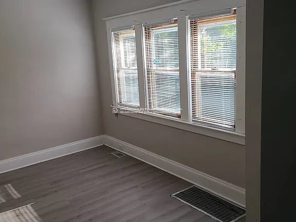 Foto del edificio - 532 Blaine Ave