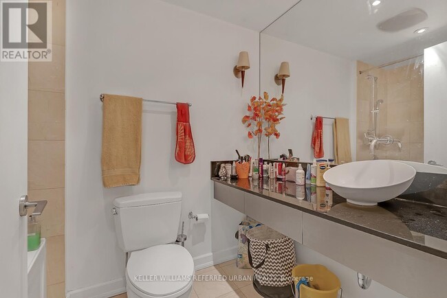 Photo du bâtiment - 36 Blue Jays Way