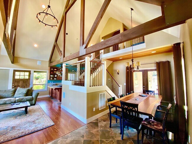 Foto del edificio - 20 ACRES! STUNNING SANDY PROPERTY W/ PANOR...