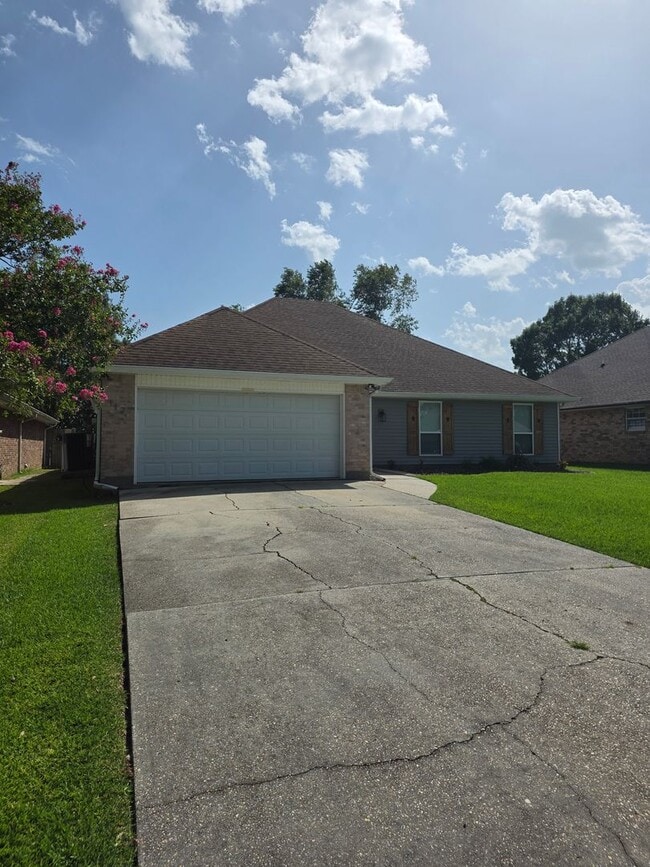 Building Photo - 117 Moonraker Dr