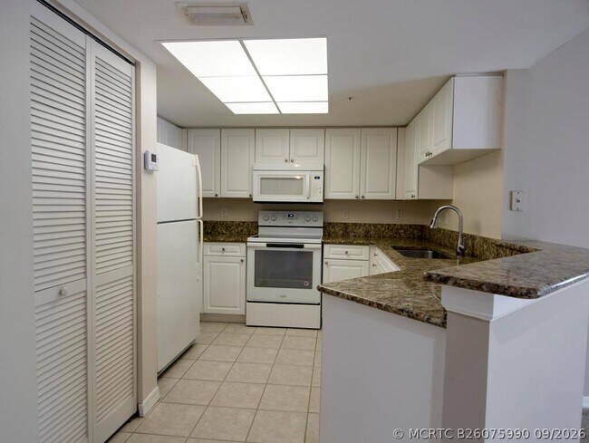 Foto del edificio - 500 Crestwood Ct N