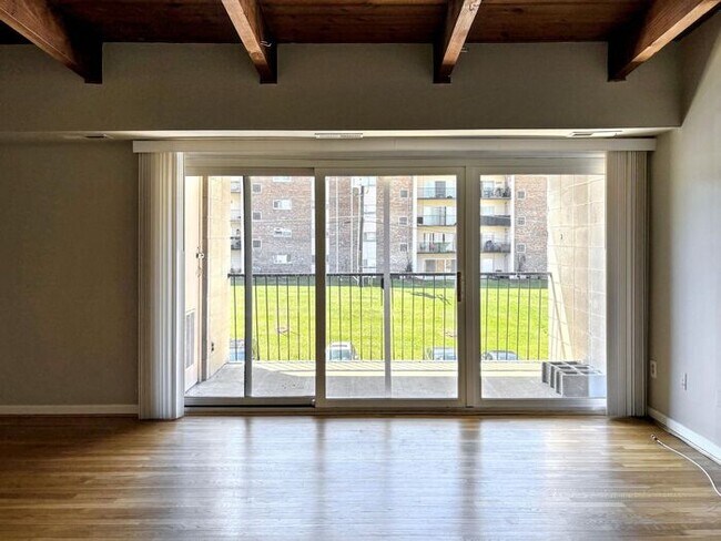 Foto del edificio - 5502 Karen Elaine Dr