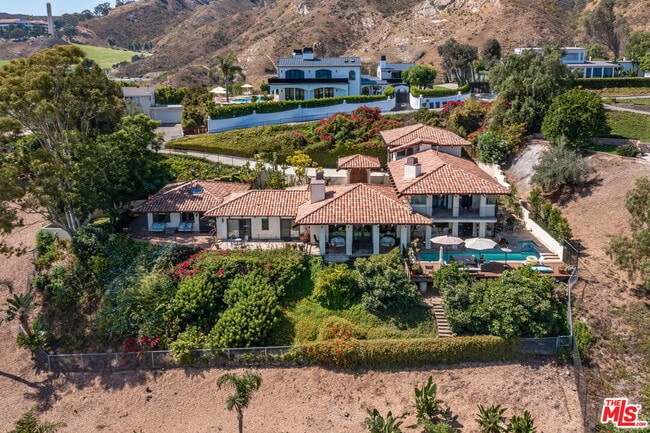 Foto del edificio - 3504 Coast View Dr