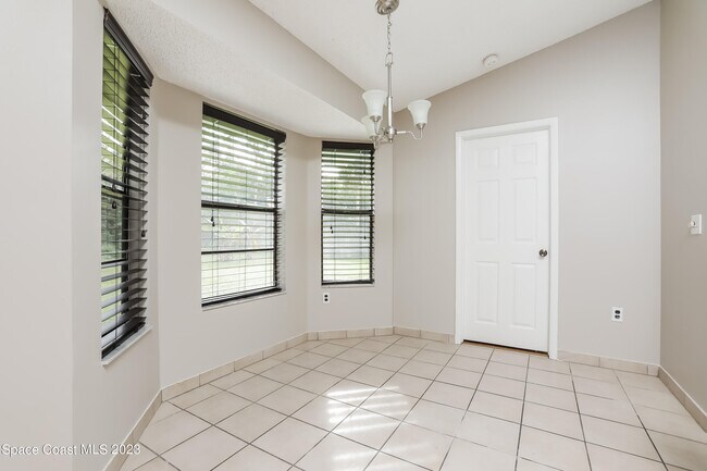 Building Photo - 597 Hillsdale Ave NW