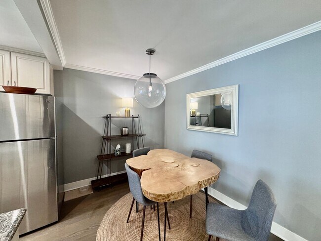 Foto del edificio - Furnished Santa Monica one bedroom