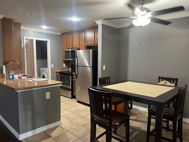 Building Photo - 2040 Las Colinas Cir