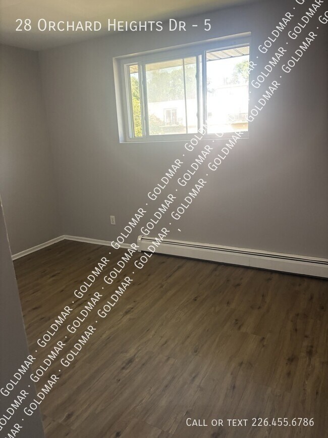 Photo du bâtiment - NEW LISTING