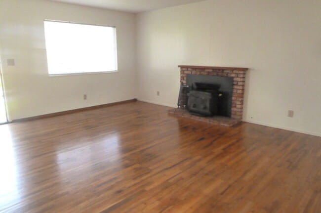 Building Photo - Single Family Home in Arcata!
