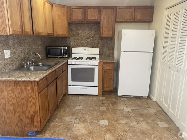 Building Photo - 2404 Peppertree Ct