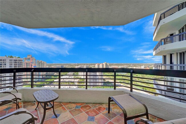 Foto del edificio - 3500 Mystic Pointe Dr