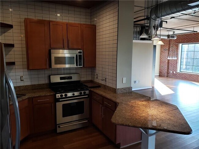 Building Photo - 395 Central Park Cir NE
