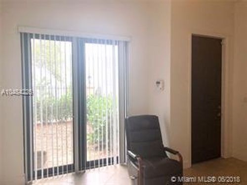 Foto del edificio - 7743 SW 99th St