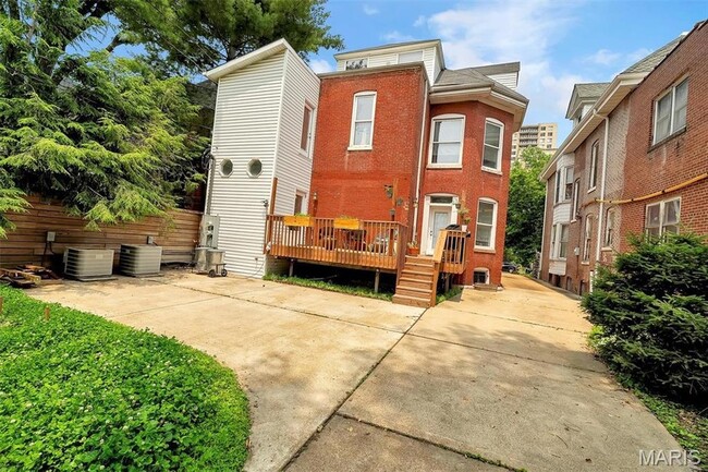 Building Photo - 4414 W Pine Blvd