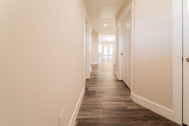 Building Photo - 712 Lamina Dr