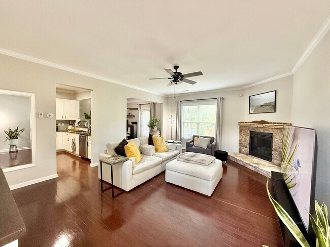 Foto del edificio - Spacious 3BD, 2.5BA Brier Creek Townhome i...