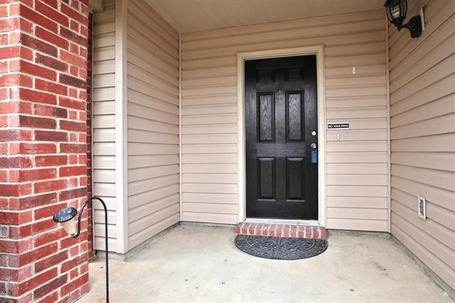 Building Photo - 3007 Fallbrook Dr