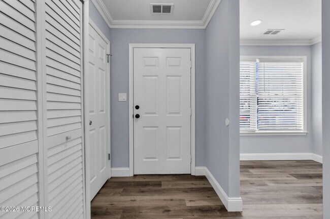 Foto del edificio - 401 Hampton Ct