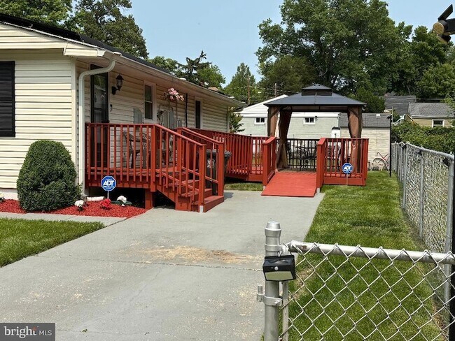 Foto del edificio - 419 Ashleaf Ave