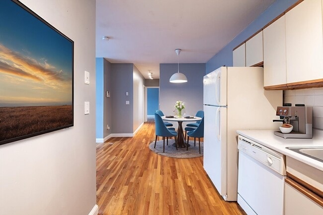 Building Photo - 6 Monmouth St