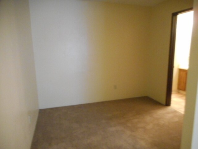 Building Photo - 530 W Plumb Ln